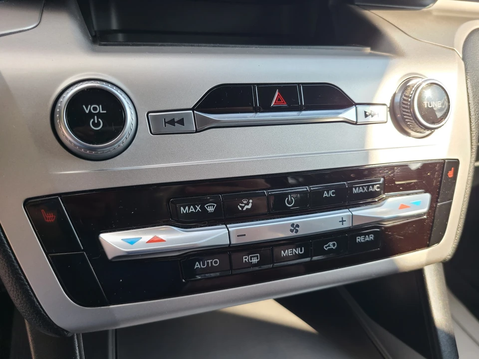 2021 Ford Explorer 6th Gen - Image 20 of 21