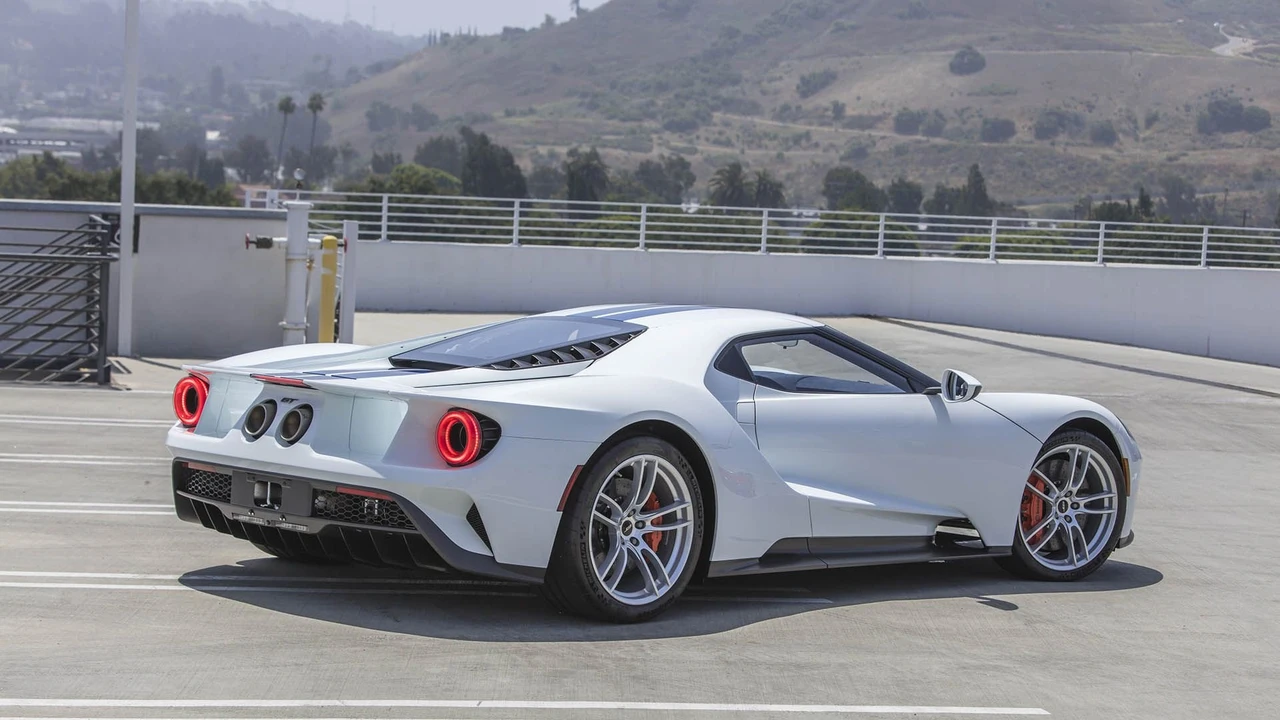 2021 Ford GT 2nd Gen - Image 15 of 31