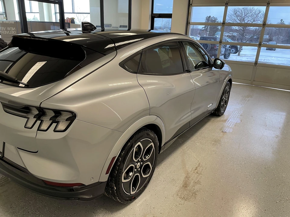 2021 Ford Mustang Mach-E - Image 23 of 31