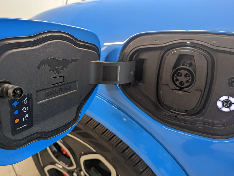 2021 Ford Mustang Mach-E - Image 27 of 31