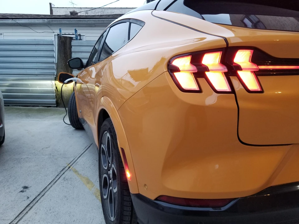 2021 Ford Mustang Mach-E - Image 25 of 31