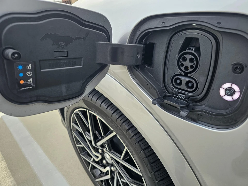 2021 Ford Mustang Mach-E - Image 24 of 31