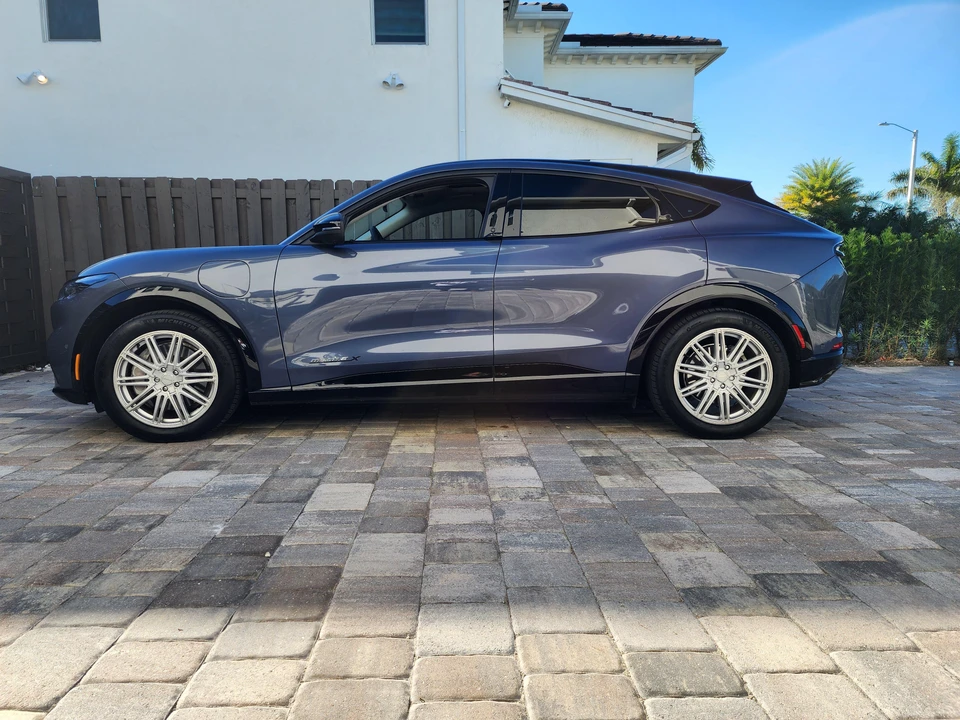 2021 Ford Mustang Mach-E - Image 10 of 31