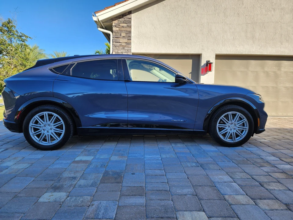 2021 Ford Mustang Mach-E - Image 16 of 31