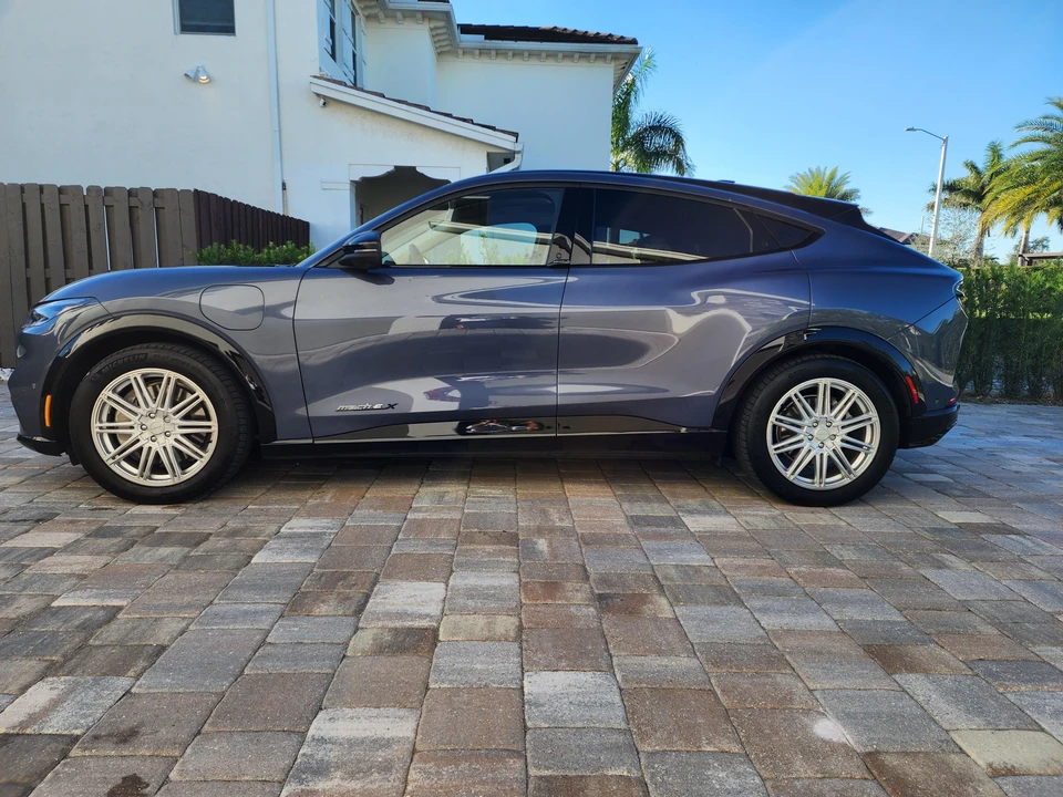 2021 Ford Mustang Mach-E - Image 9 of 31
