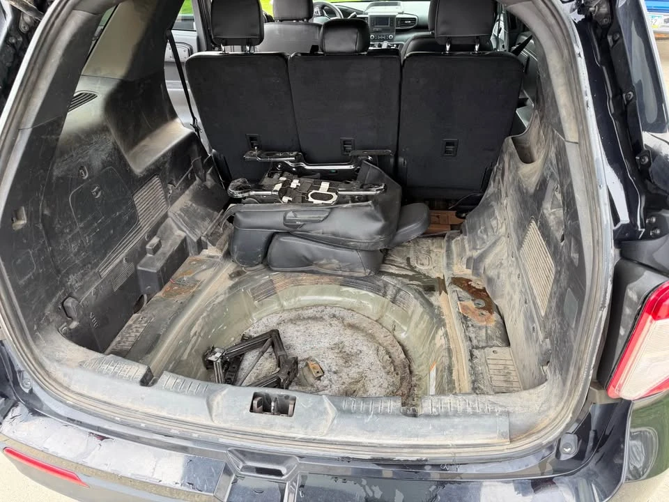 2021 Ford Explorer 6th Gen - Image 13 of 19