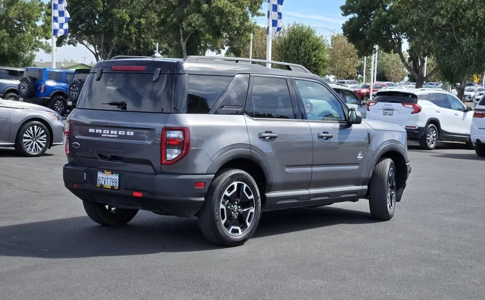2021 Ford Bronco 6th Gen - Image 3 of 18