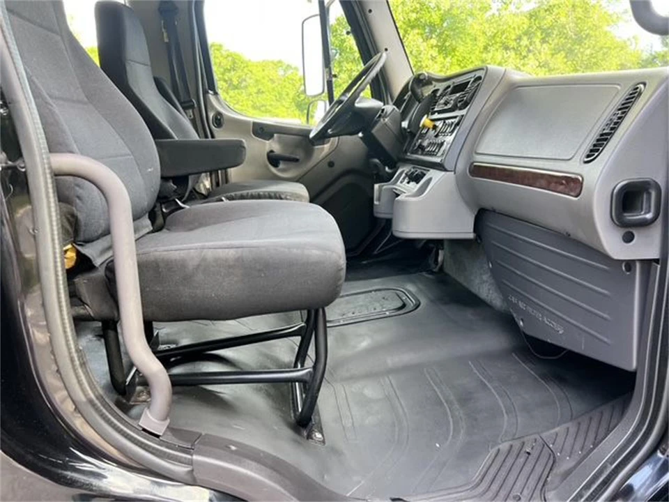 2021 Freightliner - Image 15 of 19