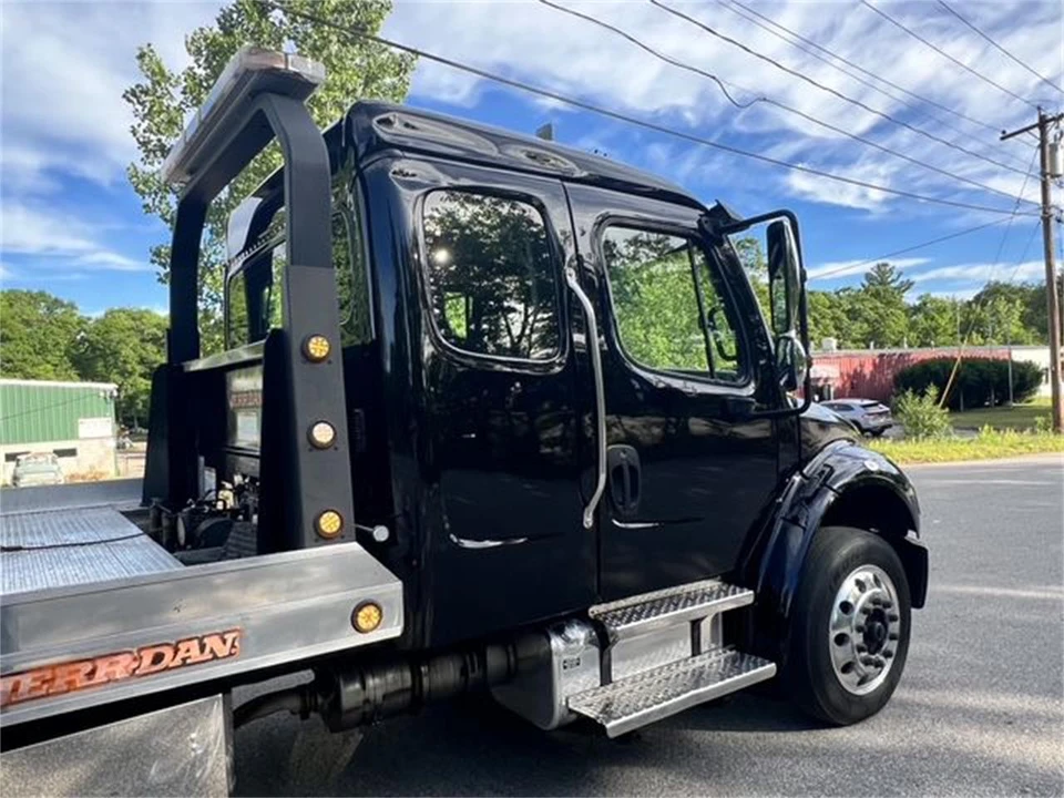 2021 Freightliner - Image 11 of 19