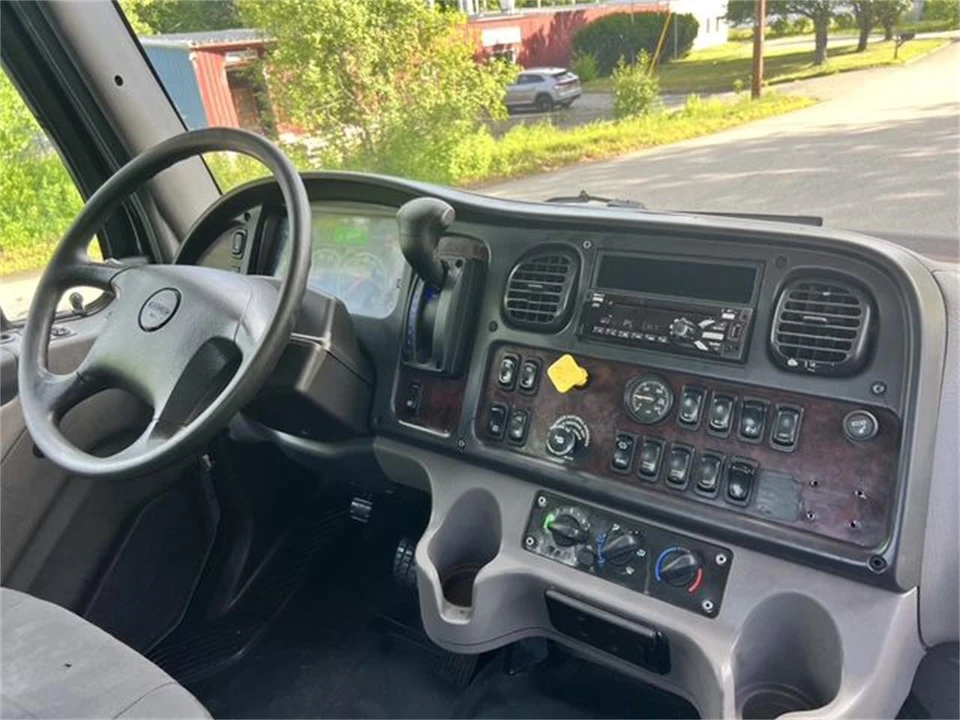 2021 Freightliner - Image 17 of 19