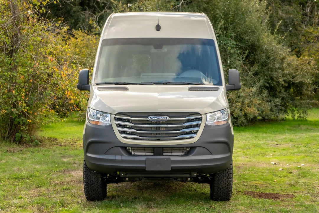 2021 Freightliner - Image 2 of 5