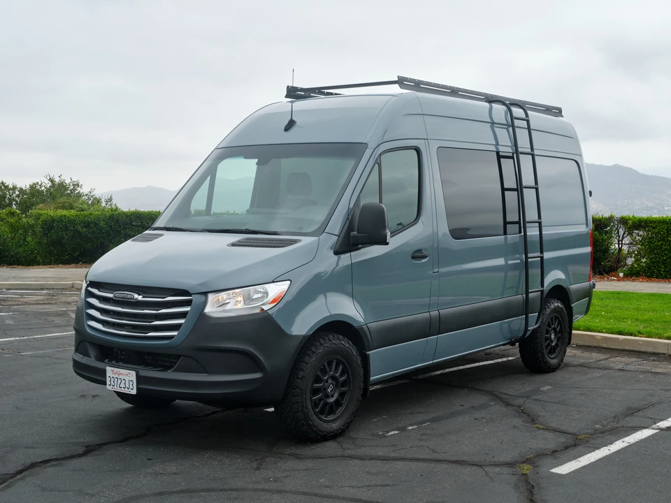 2021 Freightliner - Image 3 of 31