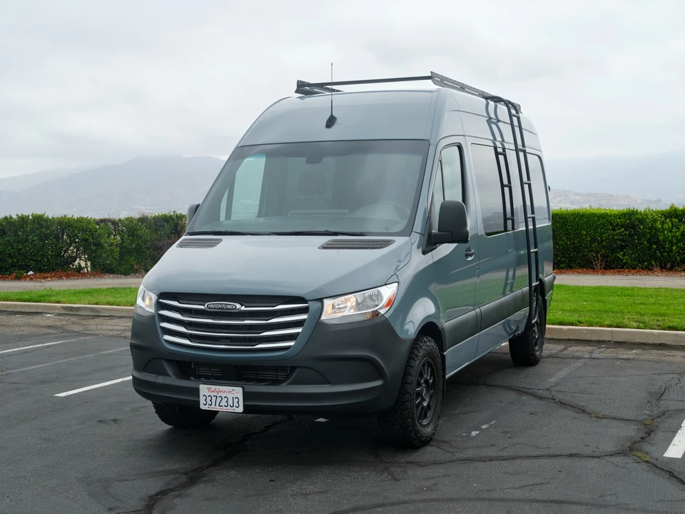 2021 Freightliner - Image 2 of 31