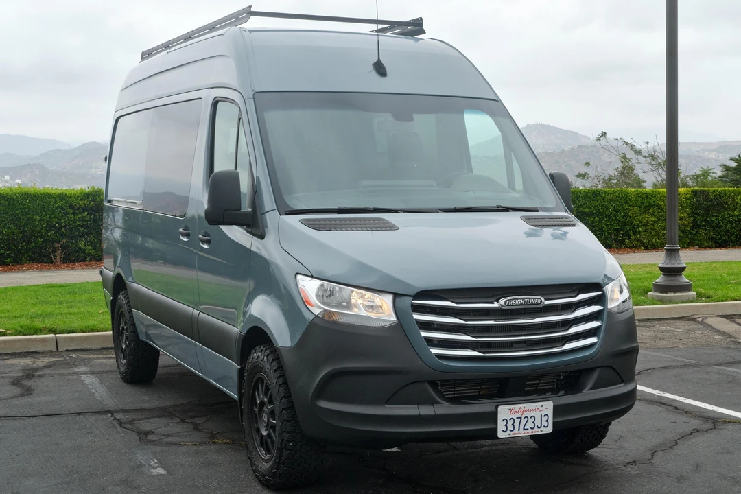 2021 Freightliner - Image 2 of 31