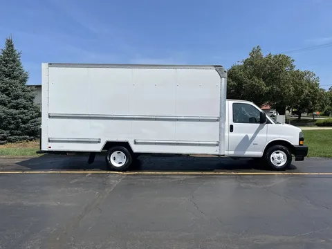 2021 GMC 3500 16ft Box Truck