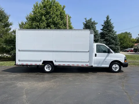 2021 GMC 3500 Box Truck