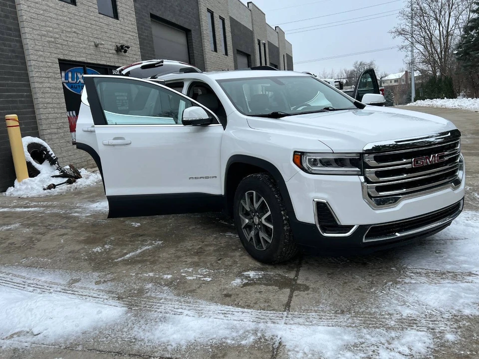 2021 GMC Acadia - Image 15 of 21