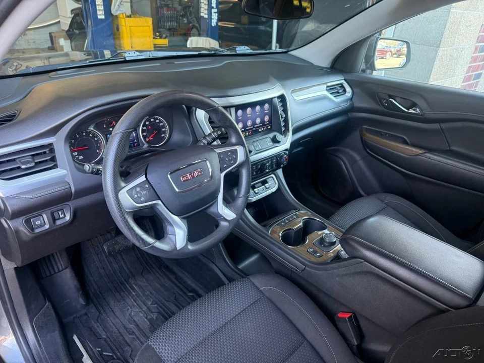 2021 GMC Acadia - Image 17 of 21