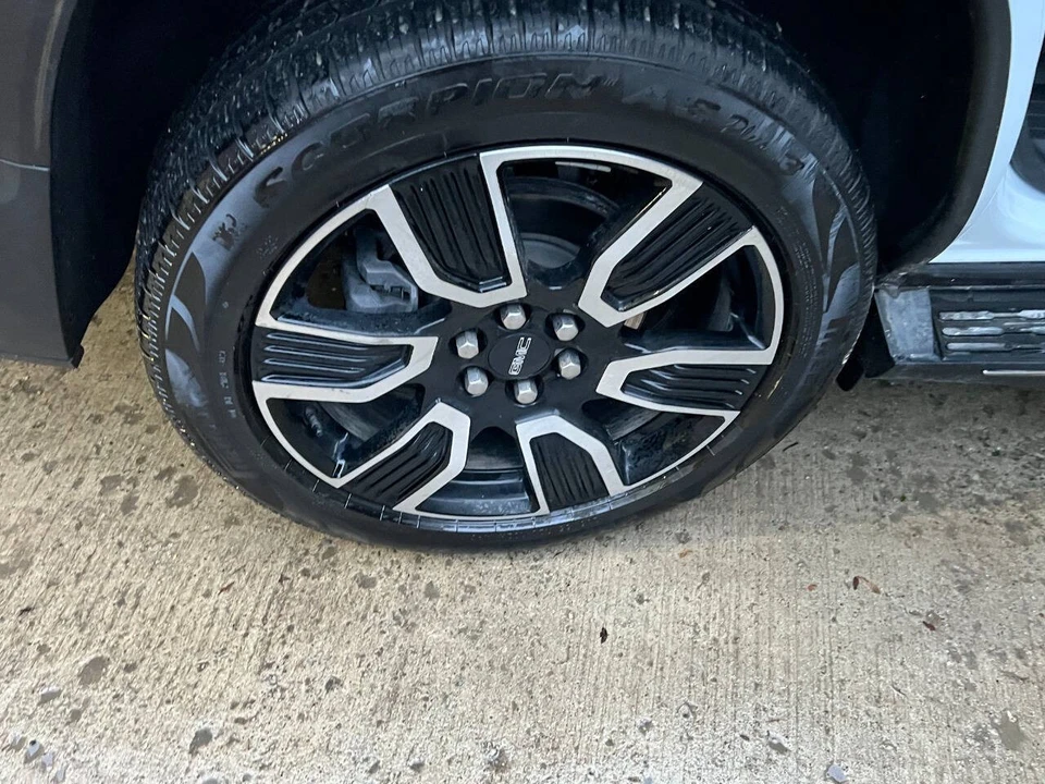 2021 GMC Acadia - Image 11 of 21