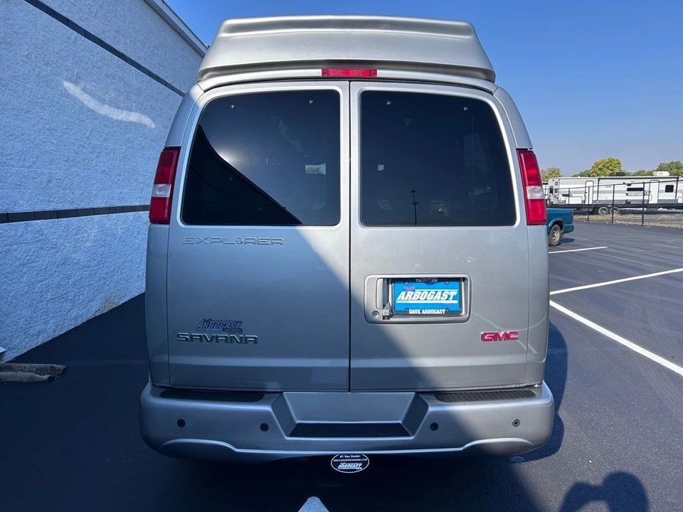 2021 GMC Savana - Image 15 of 21