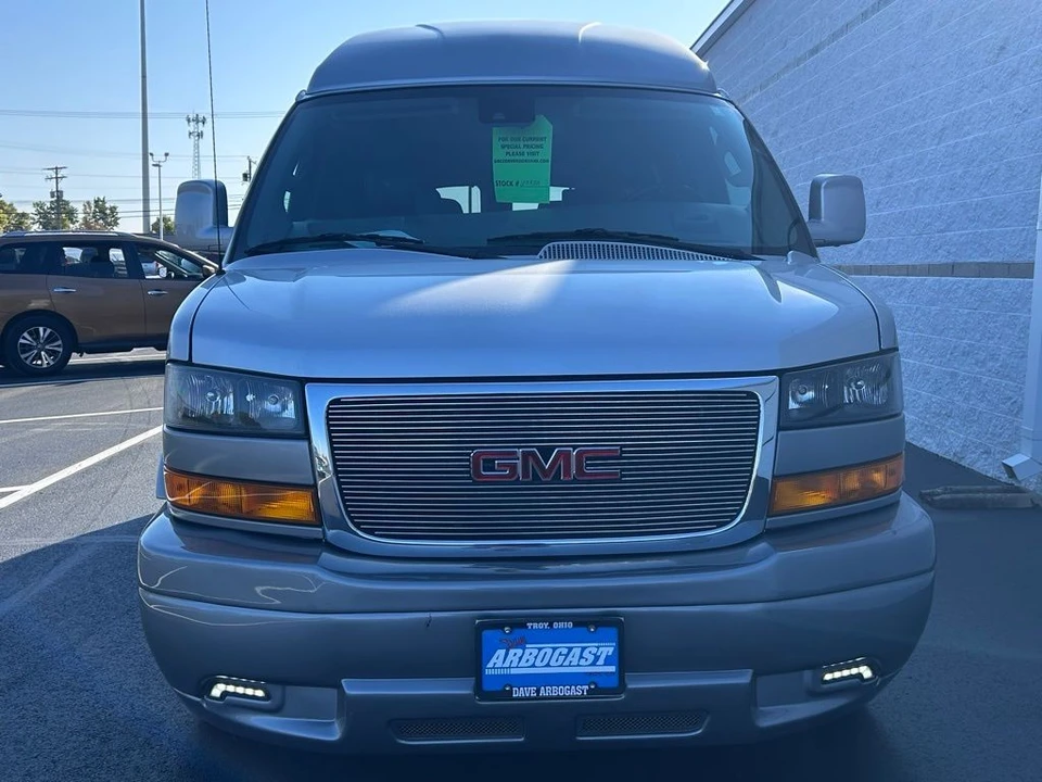 2021 GMC Savana - Image 19 of 21