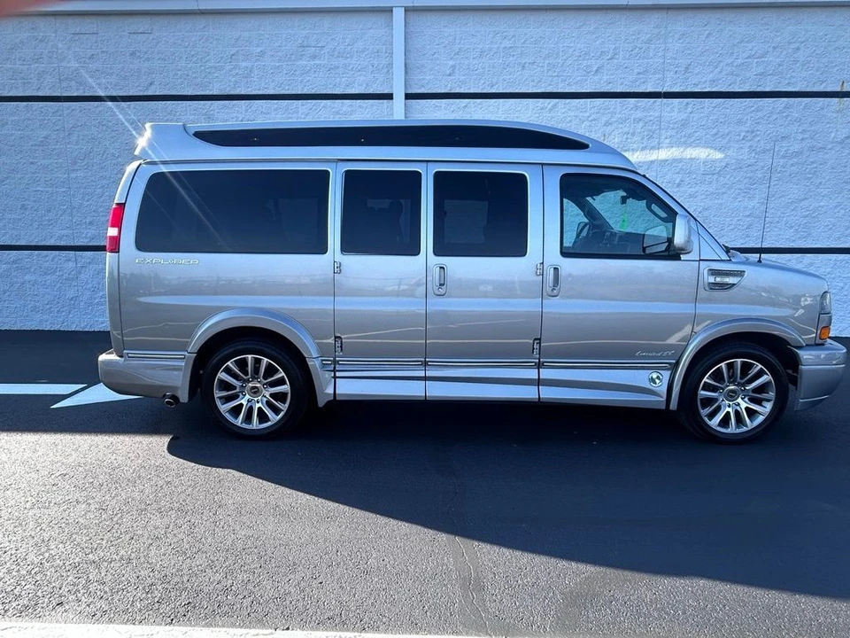 2021 GMC Savana - Image 13 of 21