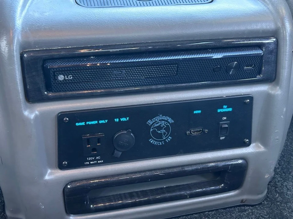 2021 GMC Savana - Image 6 of 21