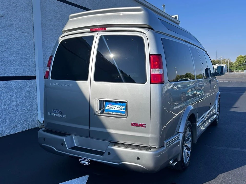 2021 GMC Savana - Image 14 of 21