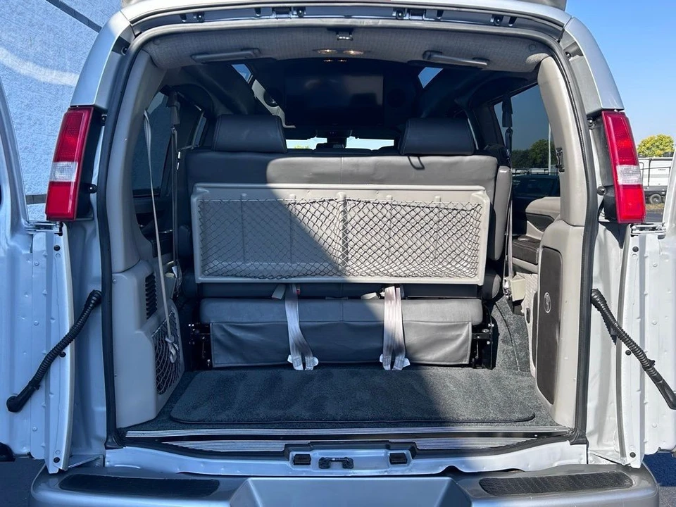 2021 GMC Savana - Image 16 of 21