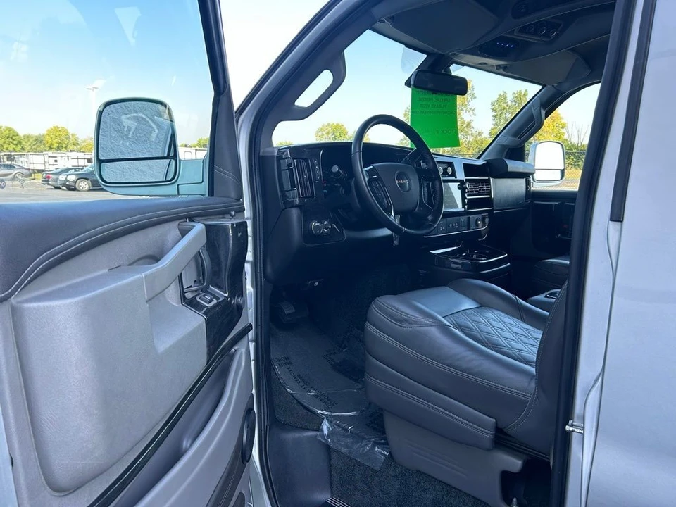 2021 GMC Savana - Image 21 of 21