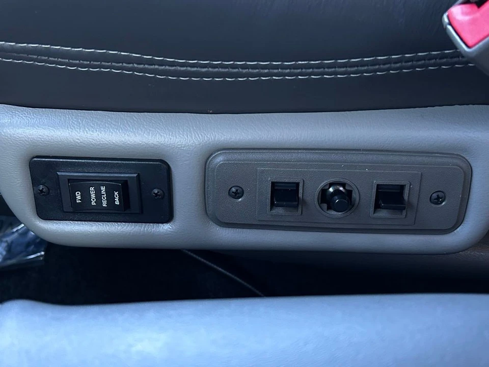 2021 GMC Savana - Image 12 of 21