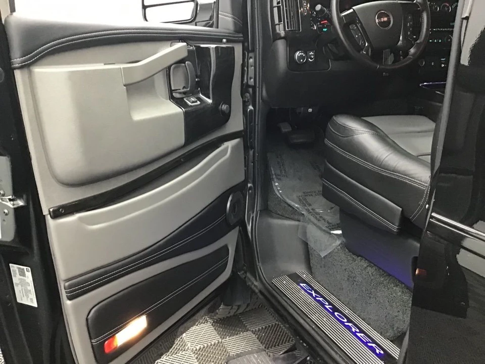2021 GMC Savana - Image 16 of 21