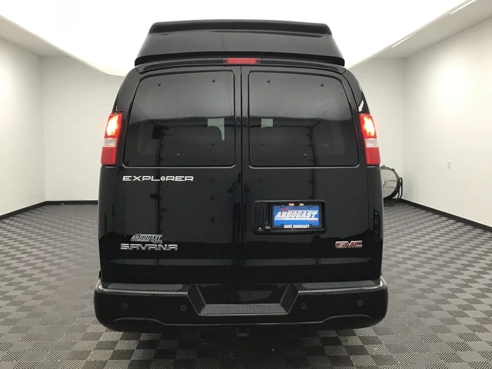2021 GMC Savana - Image 4 of 21
