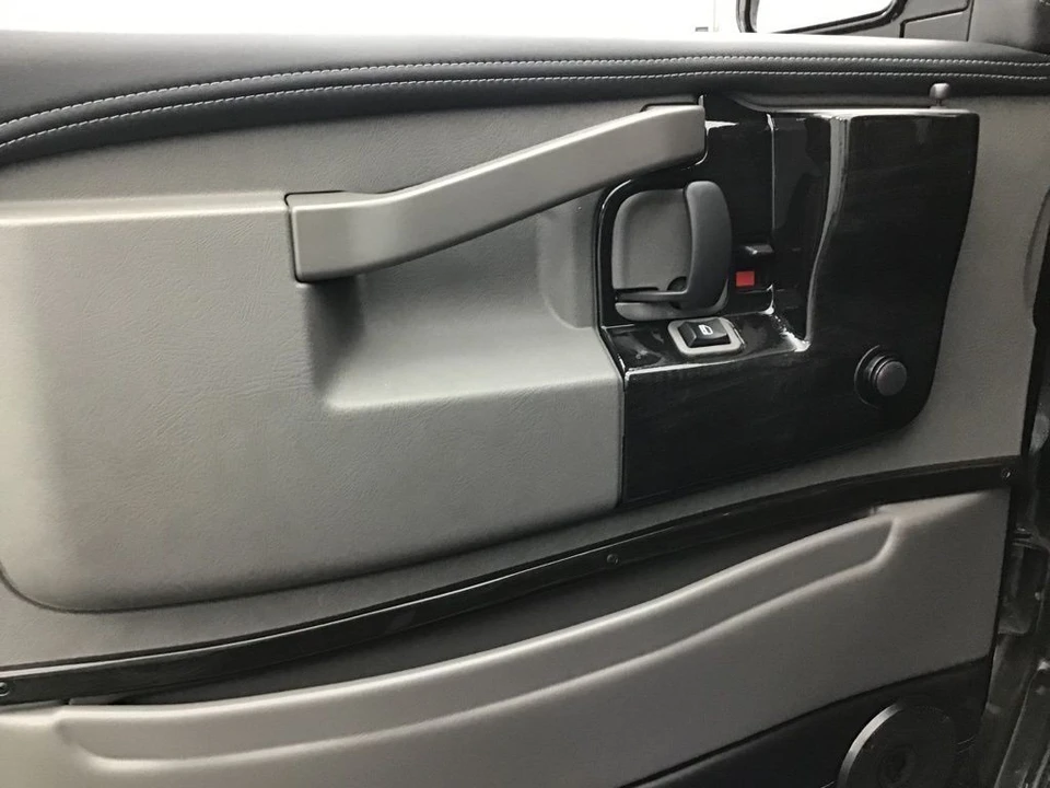2021 GMC Savana - Image 17 of 21