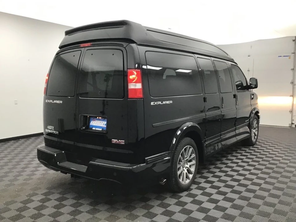 2021 GMC Savana - Image 3 of 21