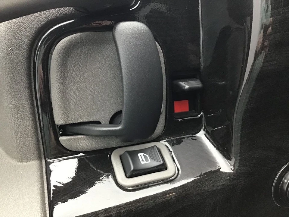 2021 GMC Savana - Image 18 of 21