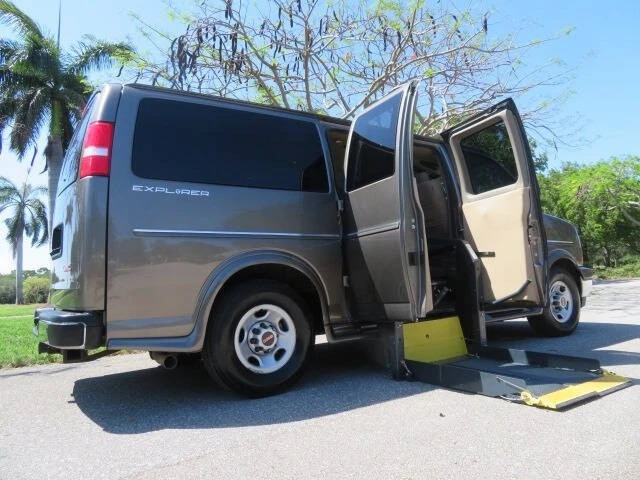 2021 GMC Savana - Image 4 of 12