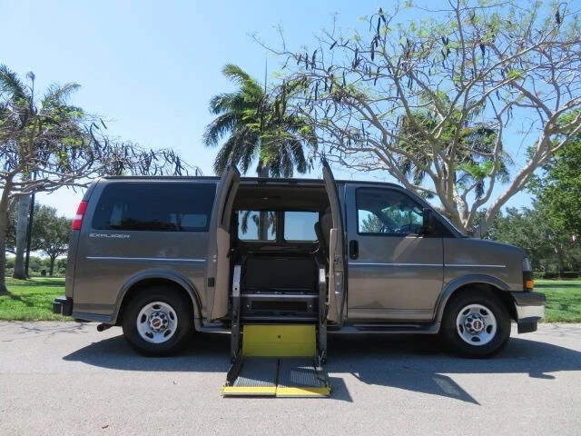 2021 GMC Savana - Image 2 of 12