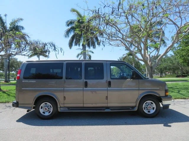 2021 GMC Savana - Image 9 of 12