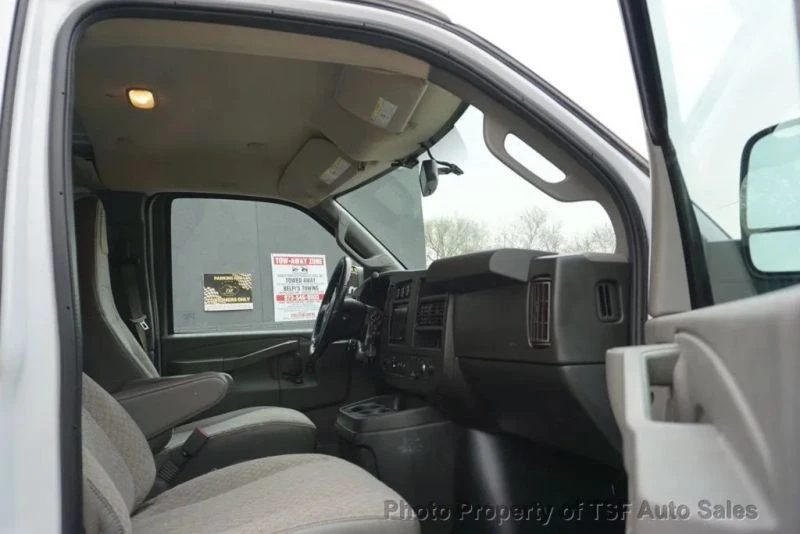 2021 GMC Savana - Image 10 of 12