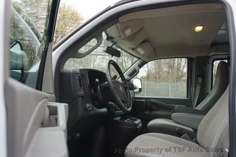 2021 GMC Savana - Image 11 of 12