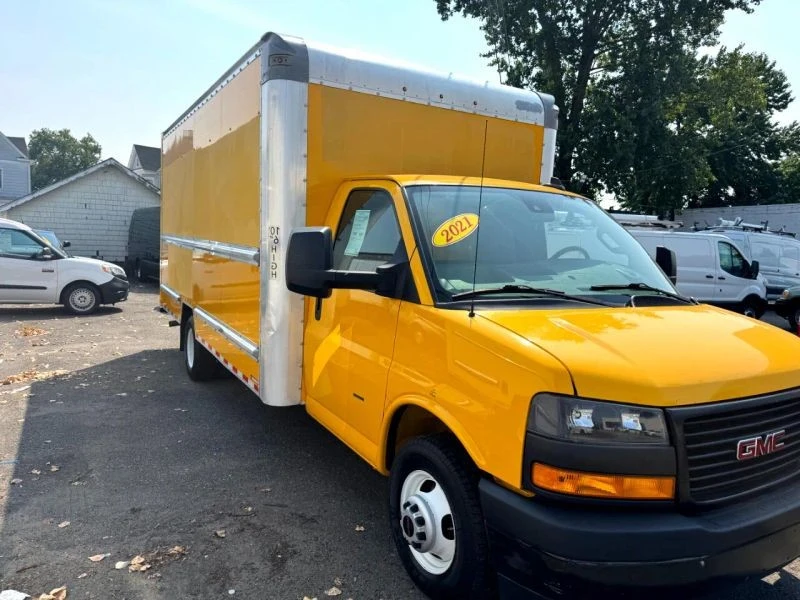 2021 GMC Savana - Image 3 of 7