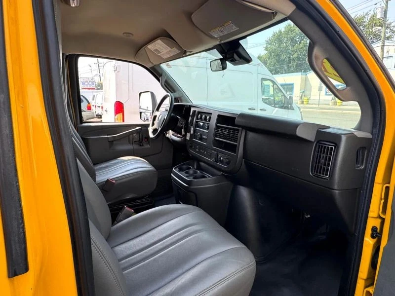 2021 GMC Savana - Image 6 of 7