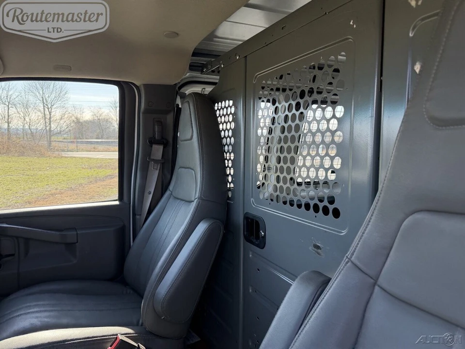 2021 GMC Savana - Image 11 of 12
