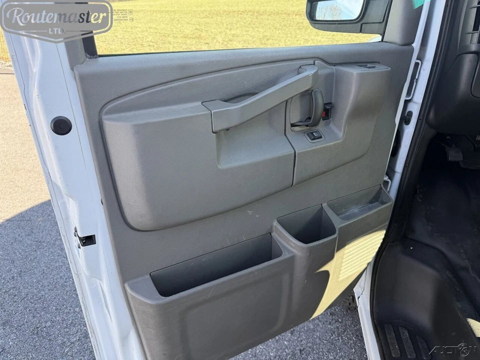 2021 GMC Savana - Image 8 of 12