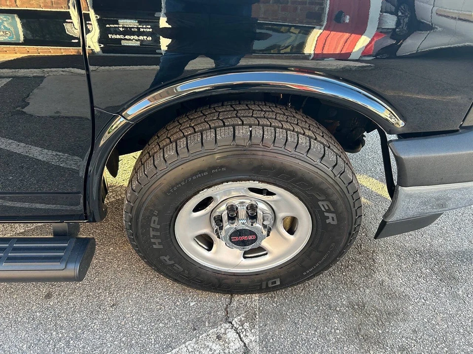 2021 GMC Savana - Image 9 of 21