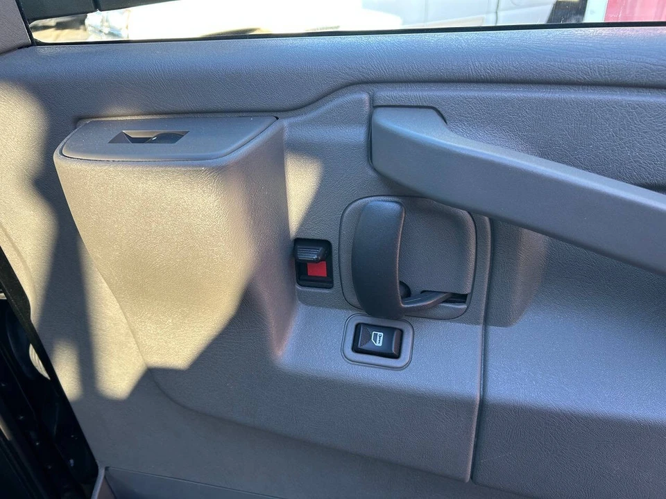 2021 GMC Savana - Image 12 of 21