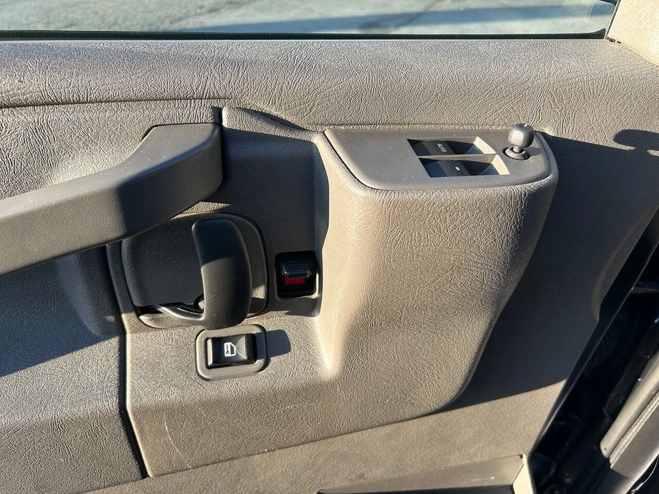 2021 GMC Savana - Image 15 of 21