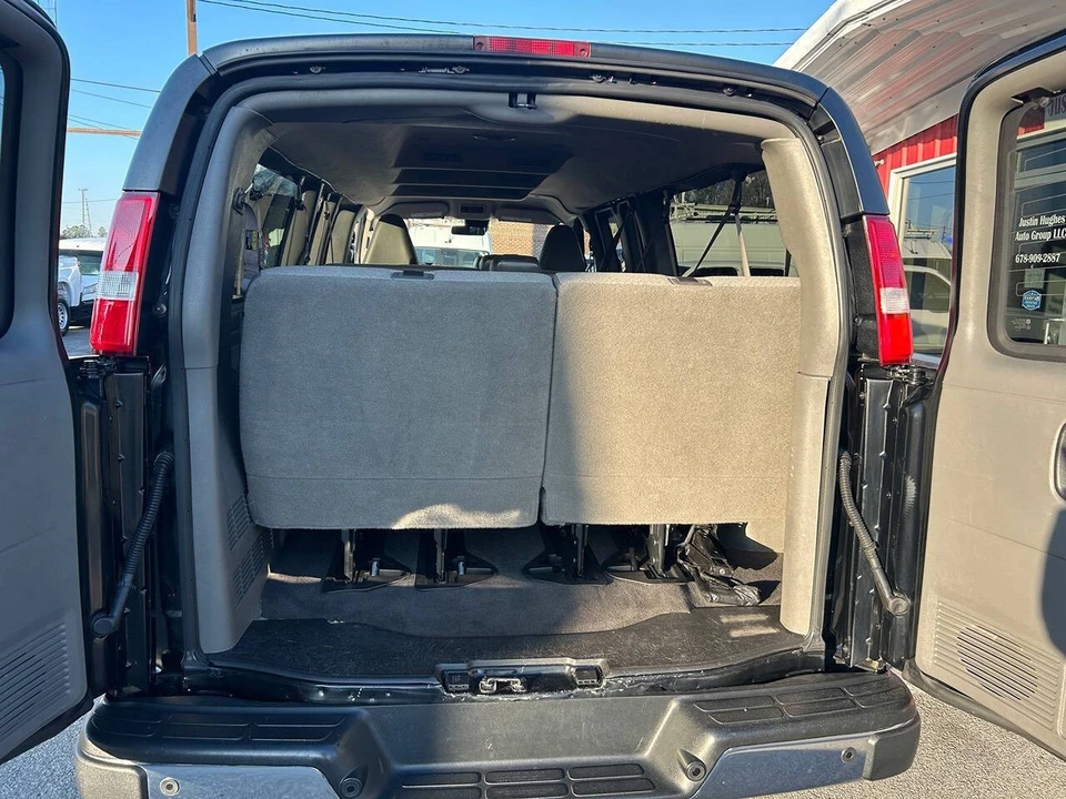 2021 GMC Savana - Image 18 of 21