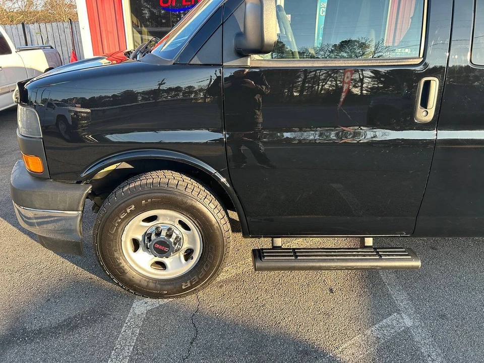 2021 GMC Savana - Image 13 of 21